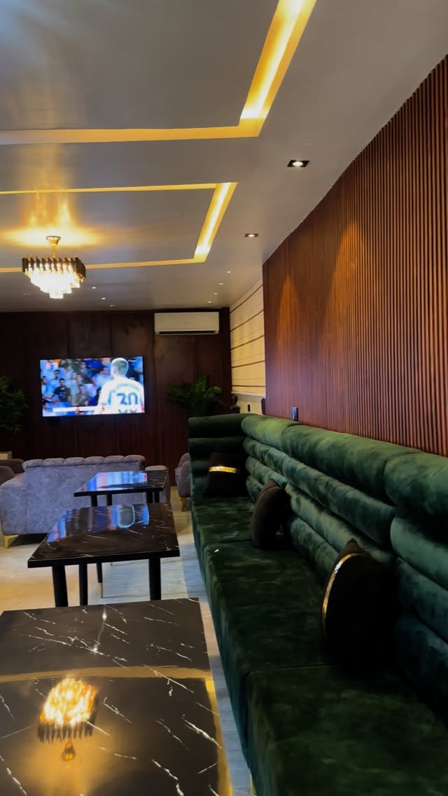 HUNGRY? WANNA CHILL?
HAPPYCHEF’s RESTO-LOUNGE IS PERFECTLY CURATED FOR YOU!!!
For your events 🎊
Date nights👩‍❤️‍👨
Hangouts🥳
Just wanna chill and have fun?😎
Happychef is ready to host you 🥰🎊🎉🥳

Our “meals on the go” kitchen too is open! Ready meals always available for pickups

Location is at general gas, beside sandtex paint building. Akobo, Ibadan 🎉

We can’t wait to host you ❤️ 
#restaurantinibadan #loungeinibadan