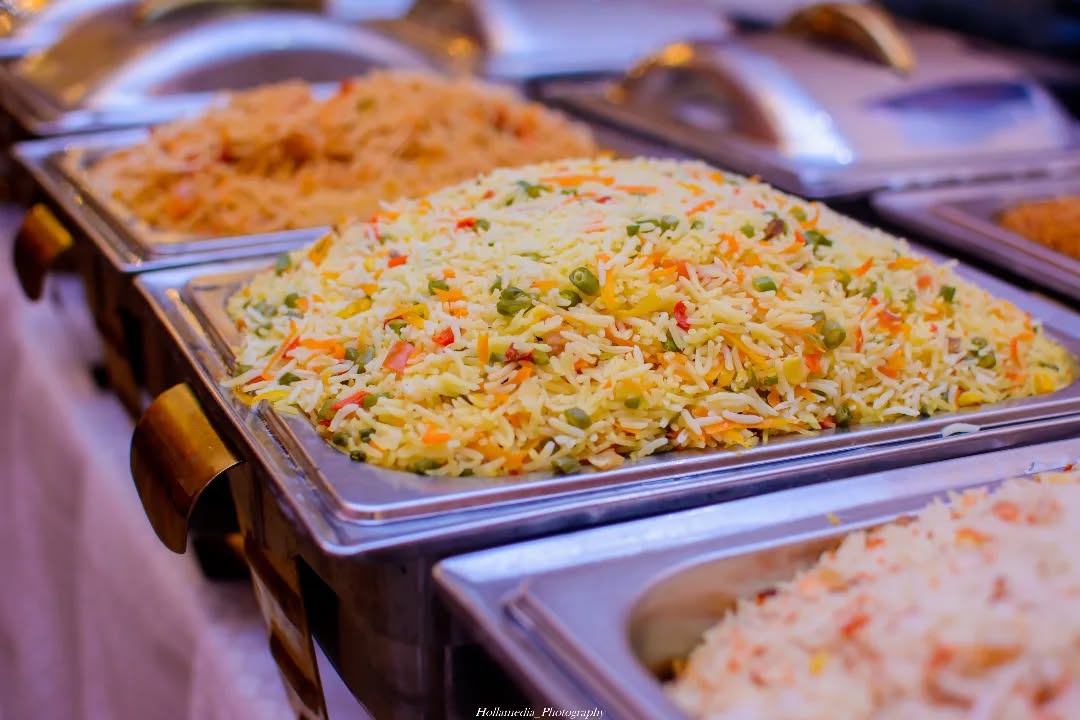 Quality food always..that's the Astoria way.

Beautifully Captured @hollamediadetailsphotography
 #astoria #astoriacaterers #astoriacatering #dessert #lunch #bonappetit #foodieinlagos #chop chop #nigerianparty #nigeriancaterer #owambecaterer #catererinlagos #catering #lagoscaterer #caterersinnigeria