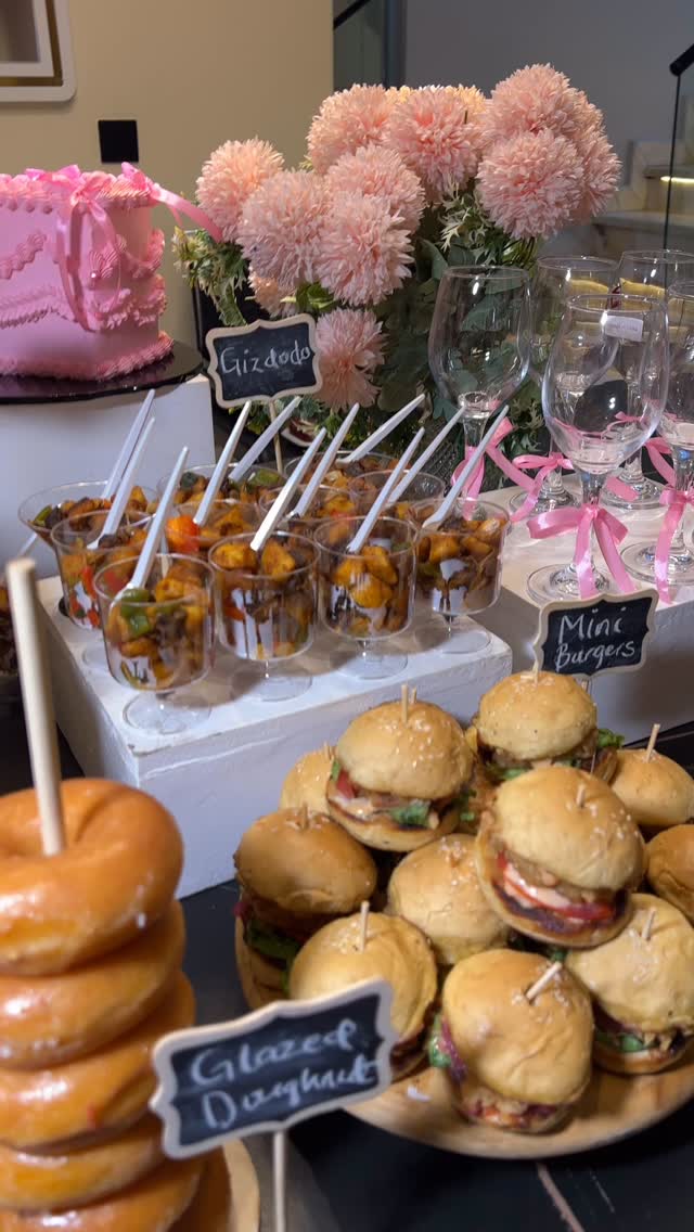 May babies! Celebrate in style with a mouthwatering food spread — secure your date now!

#abuja #abujaeventplanner #abujacaterer