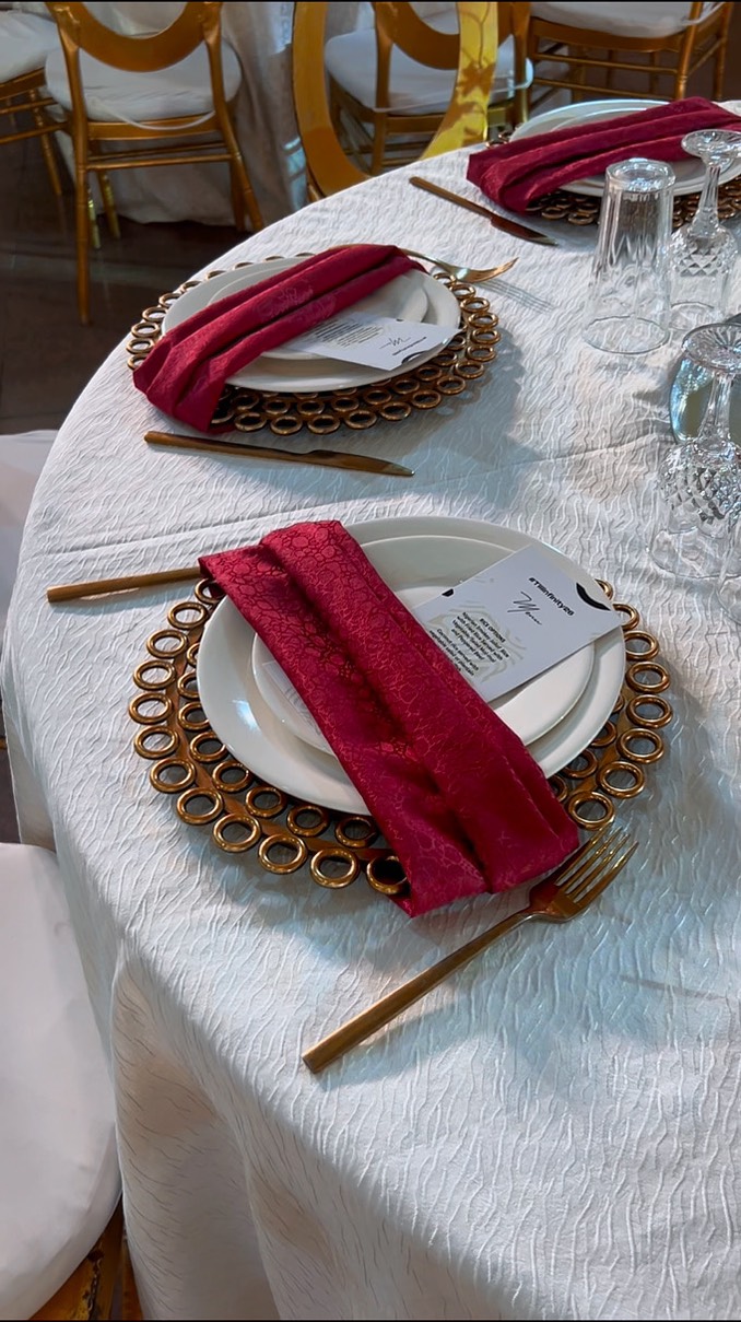 Our table setting service includes everything needed for a beautiful dining experience ✨
We provide charger plates, neatly folded napkins, customised menu cards, glass cups, and wine glasses, all carefully arranged to give your table a clean and elegant look 🤍#daaprilskitchen